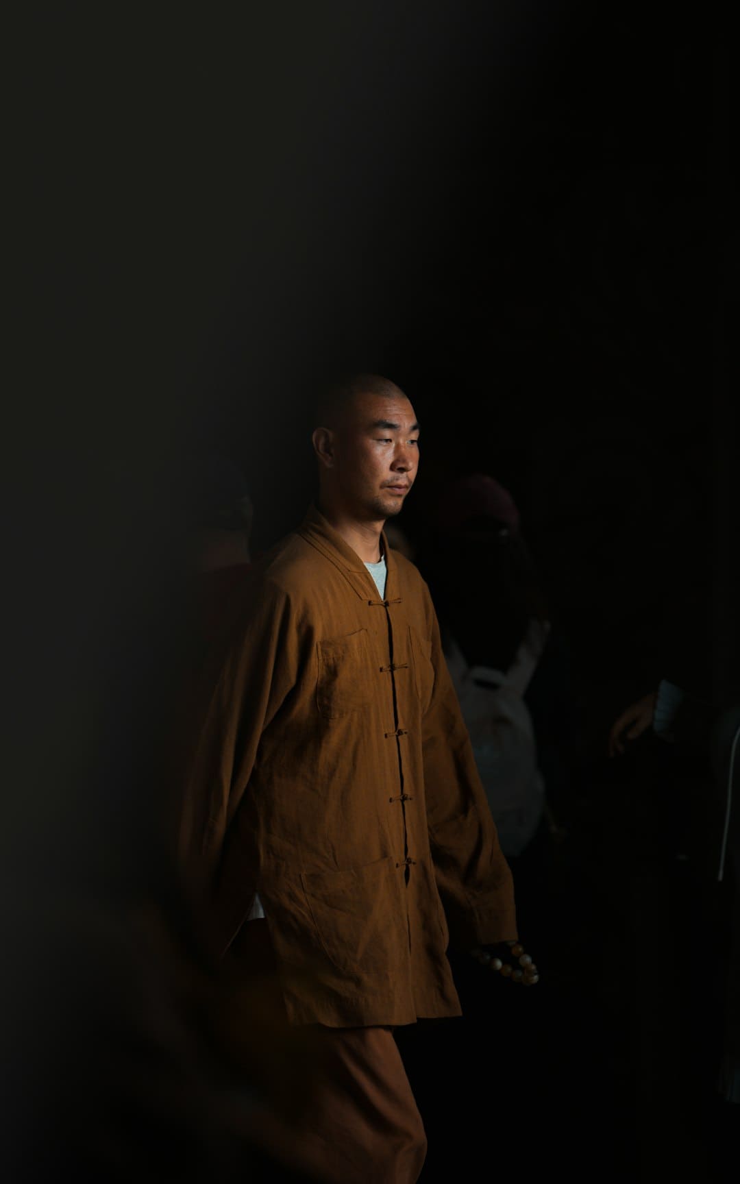 权志龙中文演唱《月亮代表我的心》，ins更新演唱会视频_